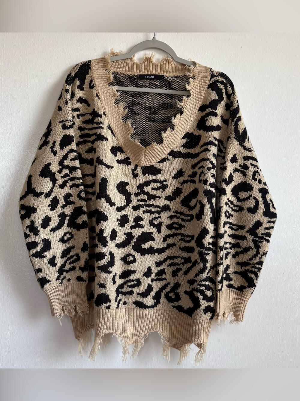 LEANI Leopard Print V-Neck Acrylic Knit Fringe Distressed Sweater Women’s XL
